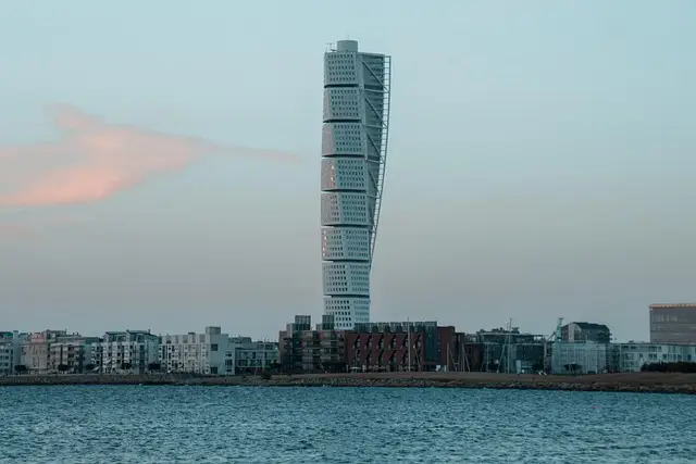 Turning Torso i Malmö vid havet – Vasa Flytt, flyttfirma Göteborg
